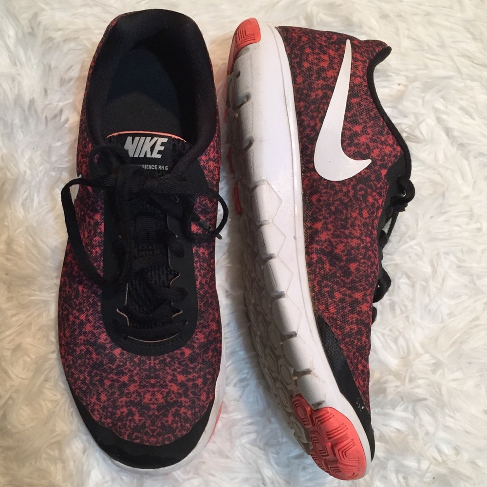 🌵BOGO🌵Nike flex experience black & coral sneaker